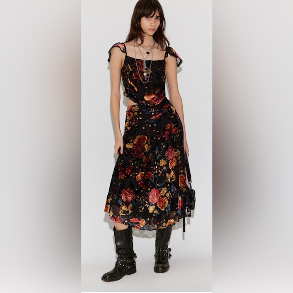 Free People Dresses & Skirts - Free People Electra Heart Midi Skirt Set siky and velvety